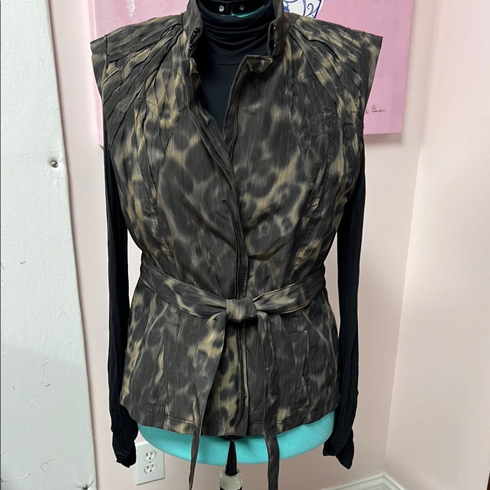 Elie Tahari Black And Brown Patterned Vest And Turtleneck Bundle